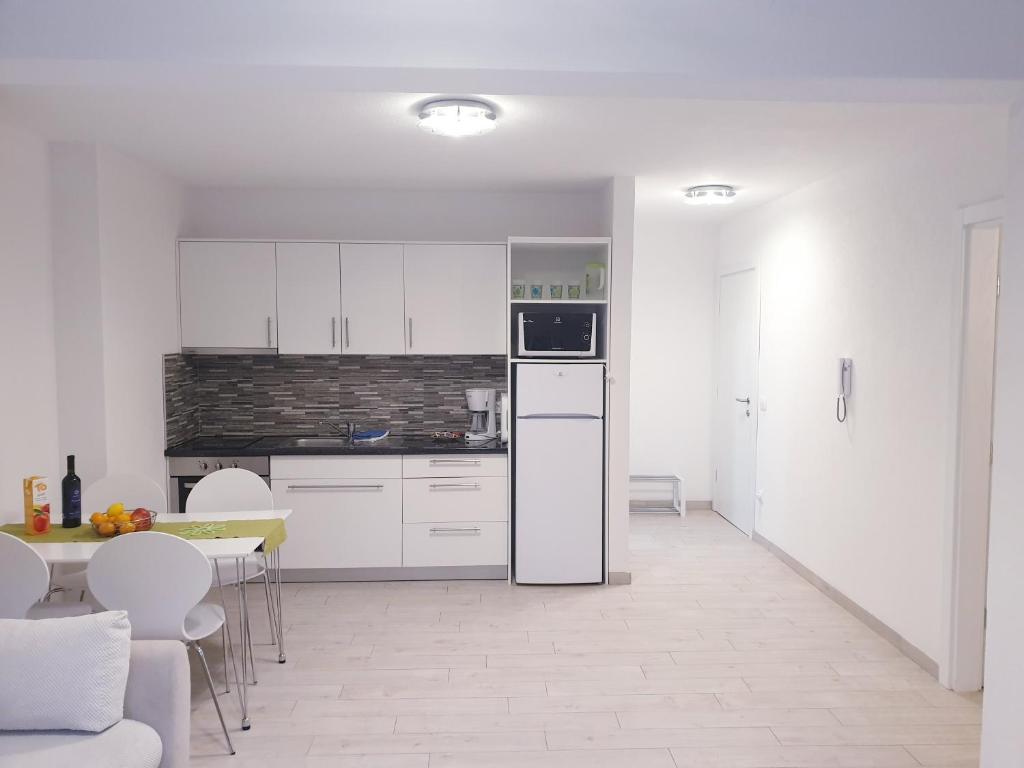 Kuchyňa alebo kuchynka v ubytovaní Apartments Ellie