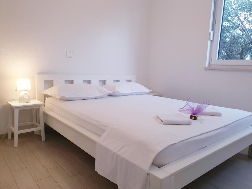 Posteľ alebo postele v izbe v ubytovaní Apartments Ellie