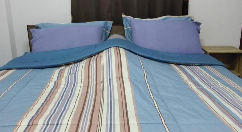 Tempat tidur dalam kamar di Thanaponsiri House