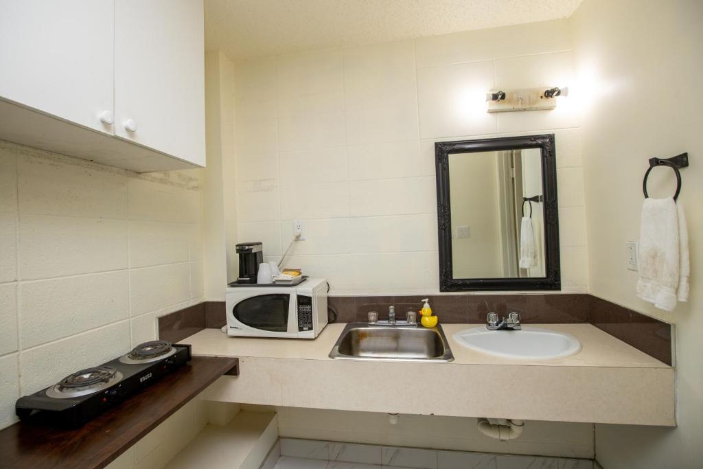 Koupelna v ubytování Camrose Motel