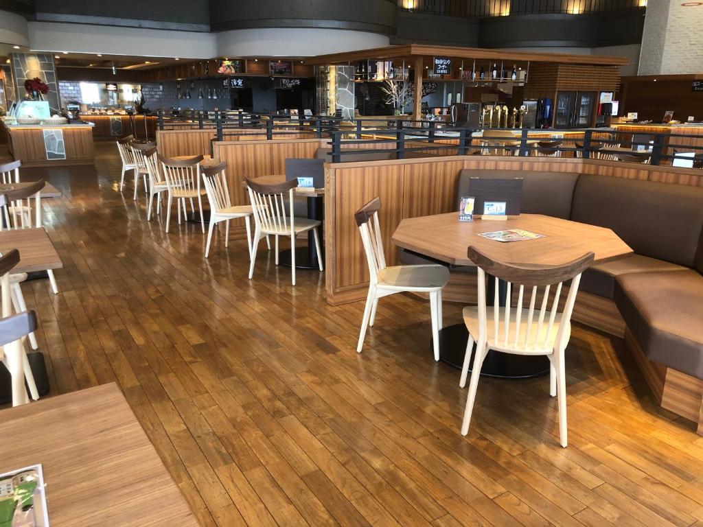 洞爺湖万世閣ホテルレイクサイドテラスにあるレストランまたは飲食店