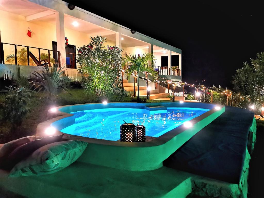 Bazén v ubytování Mayan Majesty Boutique Hotel nebo v jeho okolí