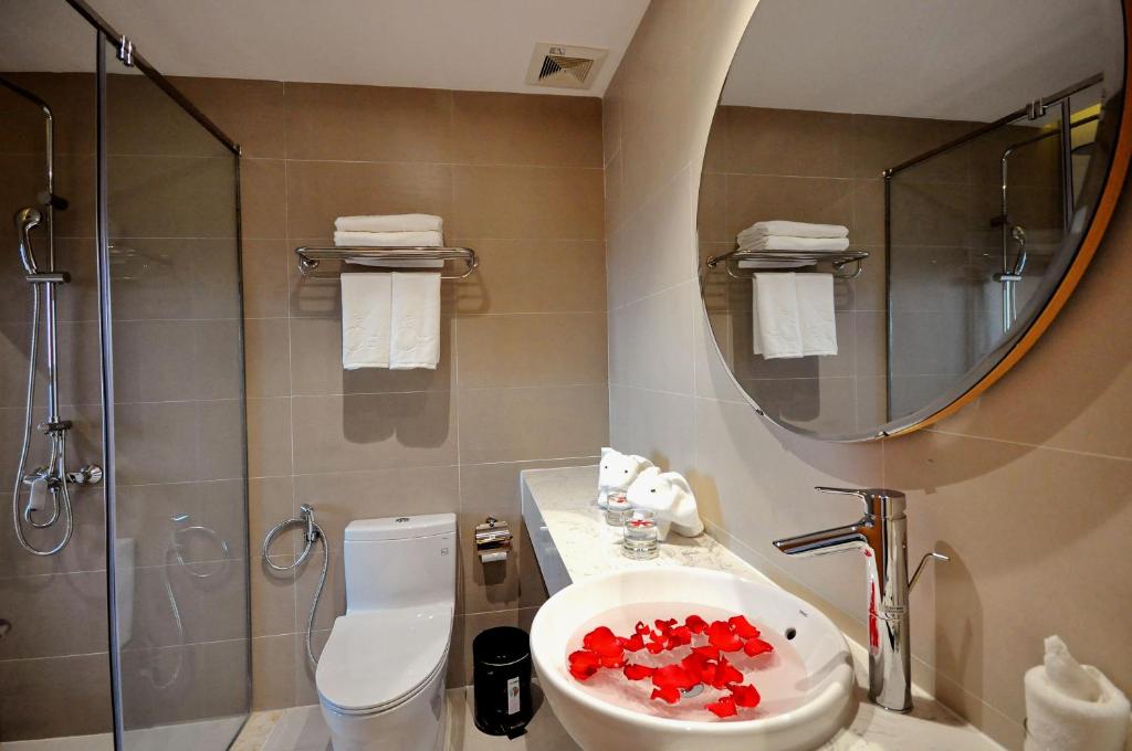 Phòng tắm tại Sun Kiss Hotel