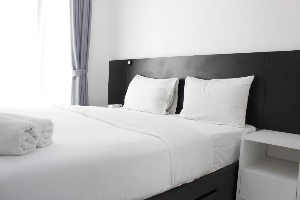 Monochrome Style Studio Room @Grand Asia Afrika Apartment By Travelio