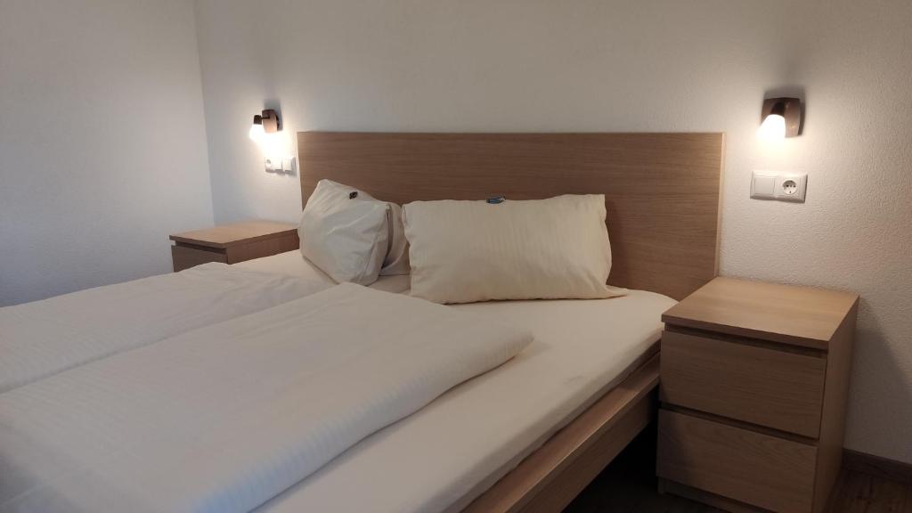 Postel nebo postele na pokoji v ubytování Gästehaus Maria