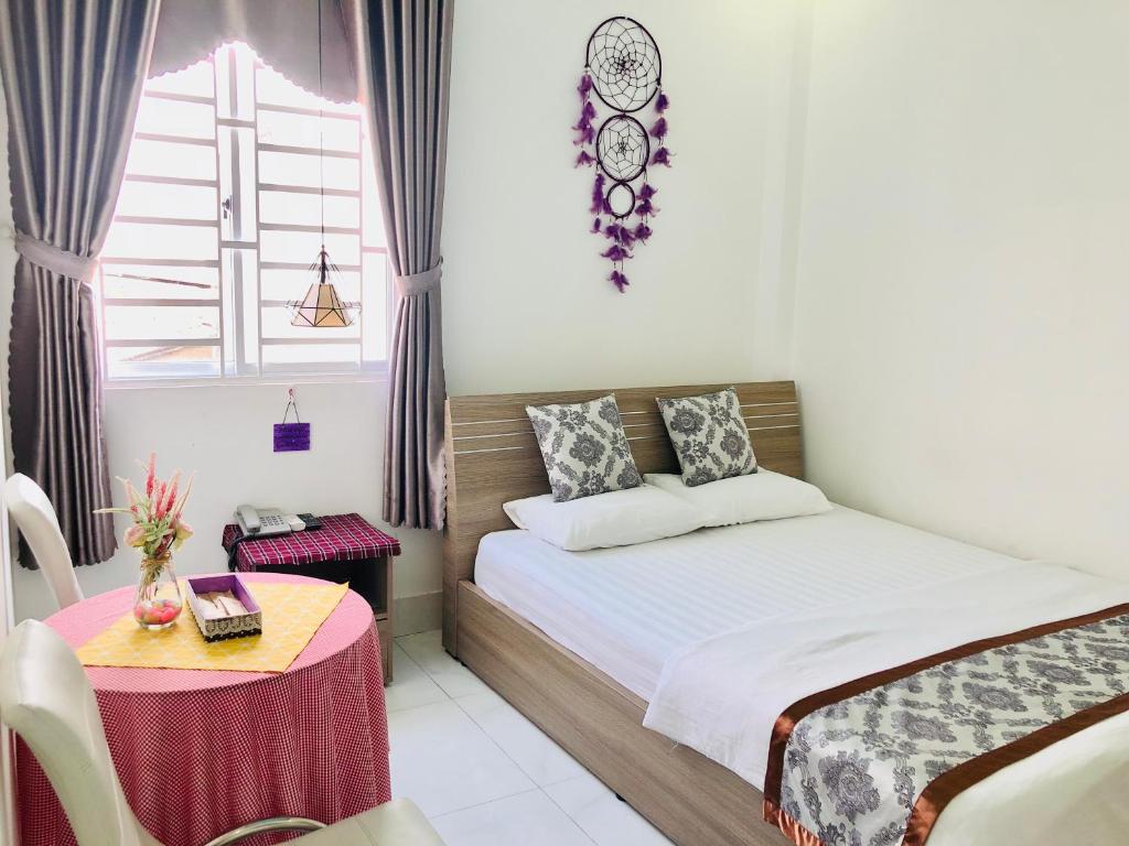 Giường trong phòng chung tại Hotel Sao Khuê