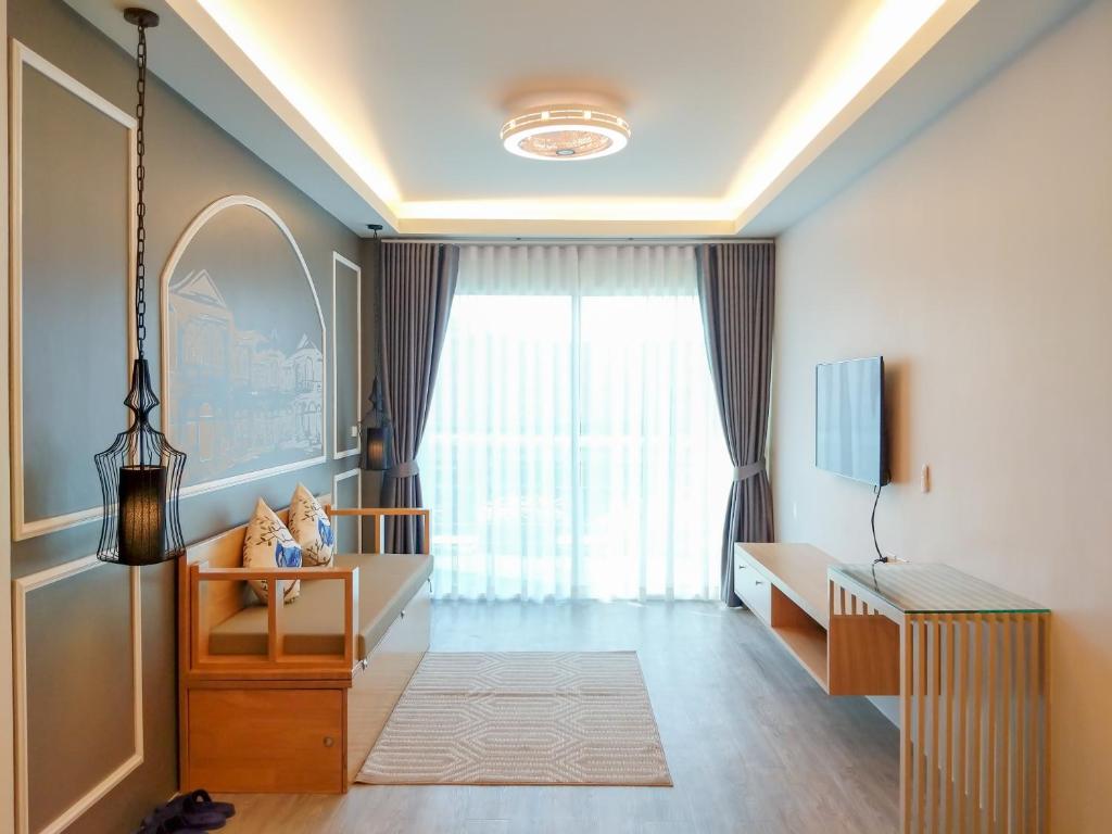 TV a/nebo společenská místnost v ubytování Peranakan House