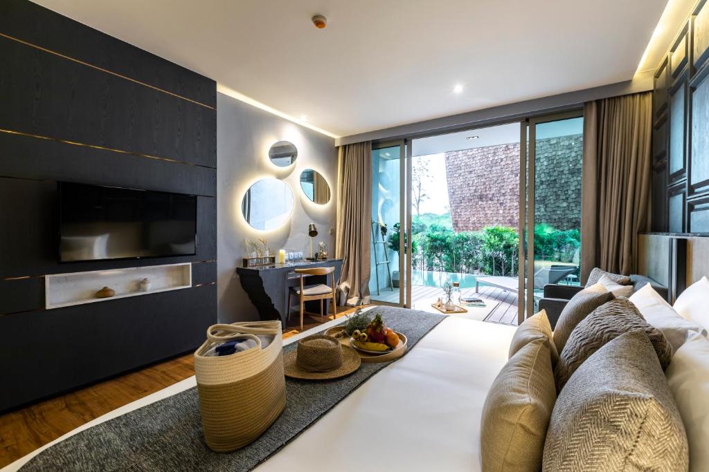 Wyndham Grand Nai Harn Beach Phuket - Deluxe King Room Mit Poolzugriff - Nichtraucher