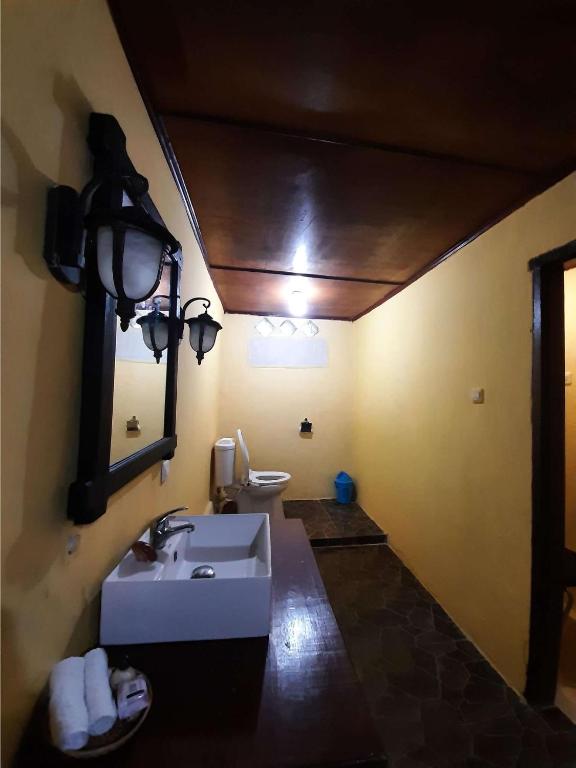 Postel nebo postele na pokoji v ubytování Tangkoko Sanctuary Villa