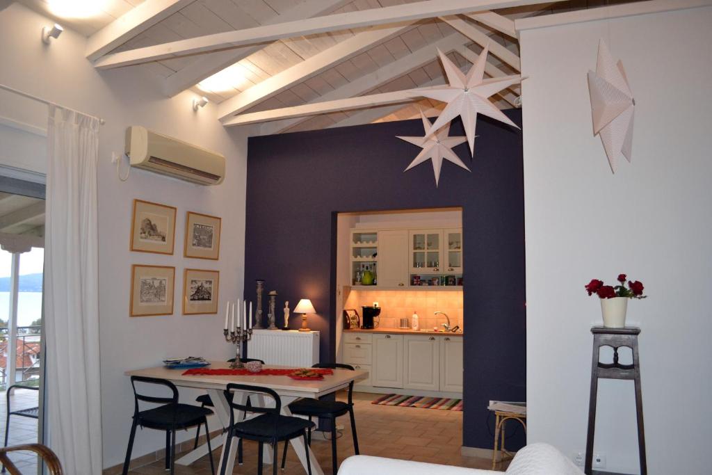 Zdjęcie z galerii obiektu Corinthian Sun - Vacation Home w mieście Korynt