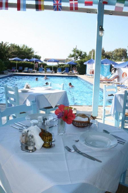 Bazén v ubytování Galeana Beach Hotel nebo v jeho okolí