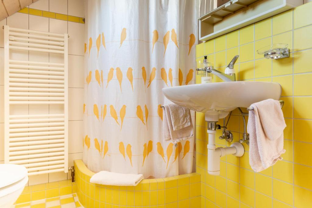Koupelna v ubytování MyBednBreakfast in Bottmingen