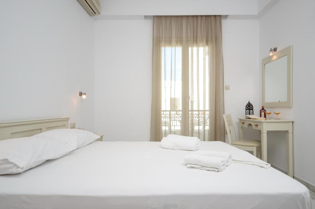 A bed or beds in a room at Soula Naxos
