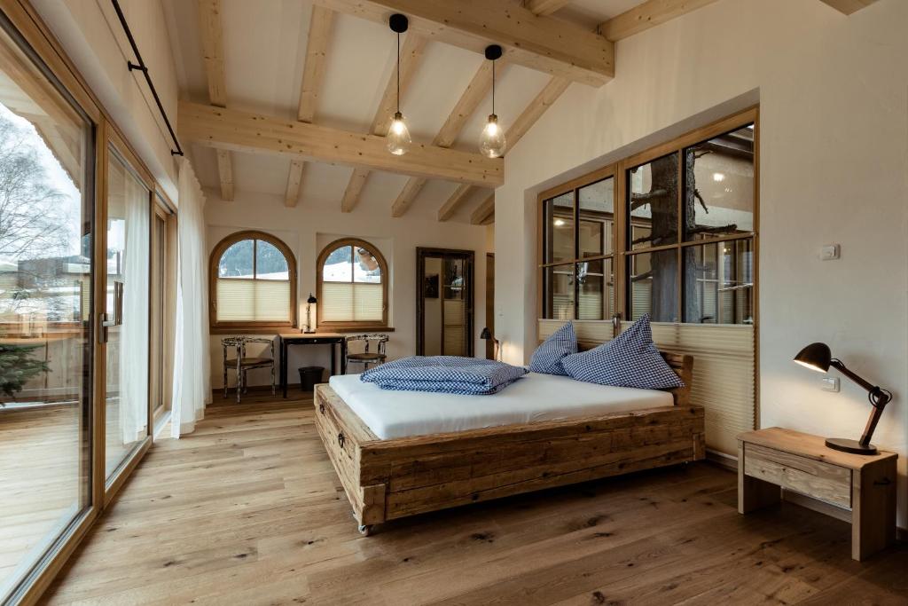 Postel nebo postele na pokoji v ubytování Flora - Das kleine Gartenhotel