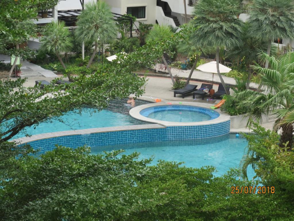 a swimming pool in the middle of a resort at Wongamat Privacy Naklua Soi 16-2 in Pattaya North