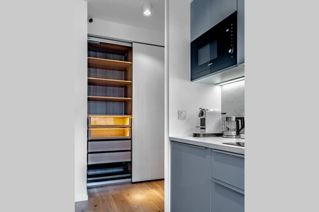 Kuchyňa alebo kuchynka v ubytovaní Koszykowa Suite - apartament w centrum Warszawy!