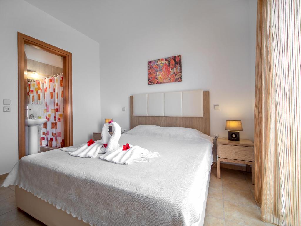 Postel nebo postele na pokoji v ubytování Gennadi Gardens Apartments & Villas