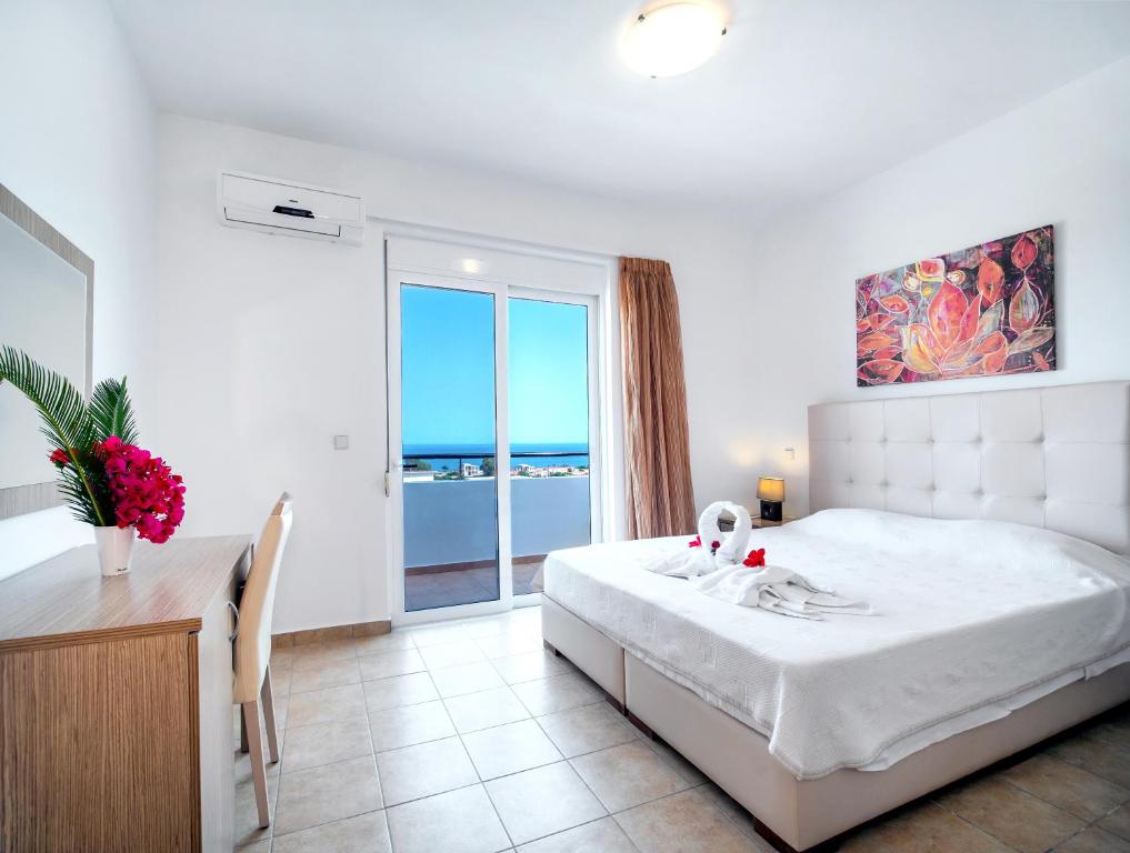 Postel nebo postele na pokoji v ubytování Gennadi Gardens Apartments & Villas