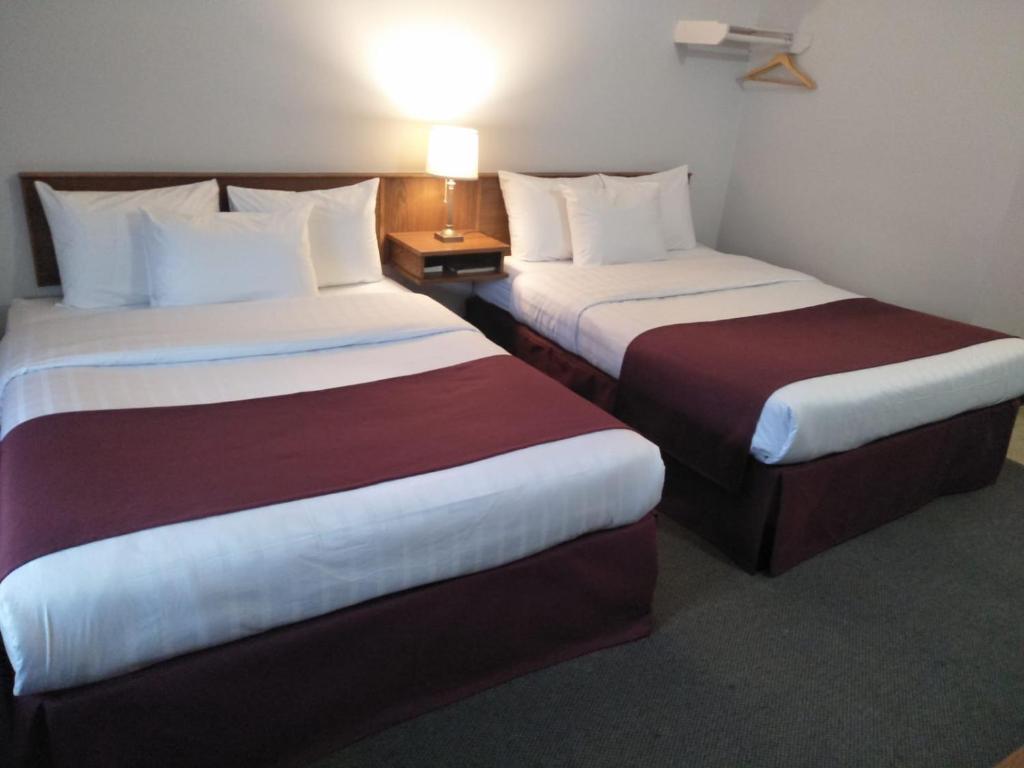 Postel nebo postele na pokoji v ubytování Sundowner Motel