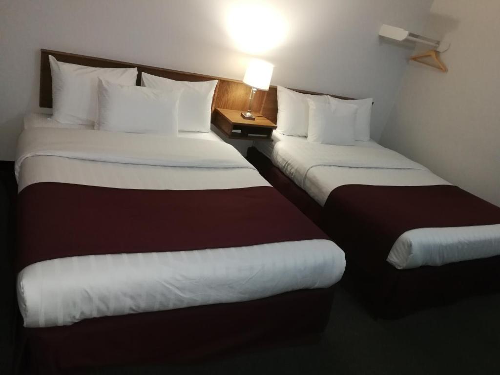 Postel nebo postele na pokoji v ubytování Sundowner Motel
