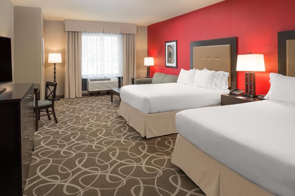 Holiday Inn Express Redwood National Park, an IHG Hotel - Chambre Queen Standard Avec Deux Lits Queen Et Une Baignoire Accessible à La Mobilité