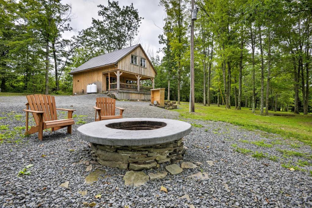 Lovely Ulster Cabin with Hot Tub, Fire Pit and 3 Ponds!