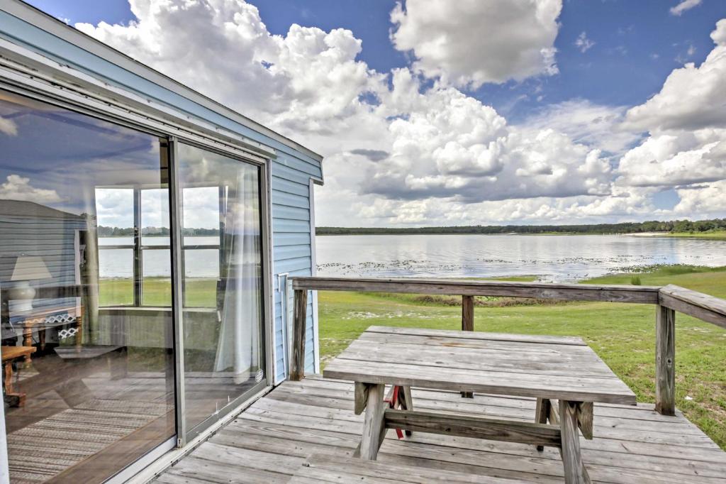 Charming Lakefront Cabin in Ocala National Forest!