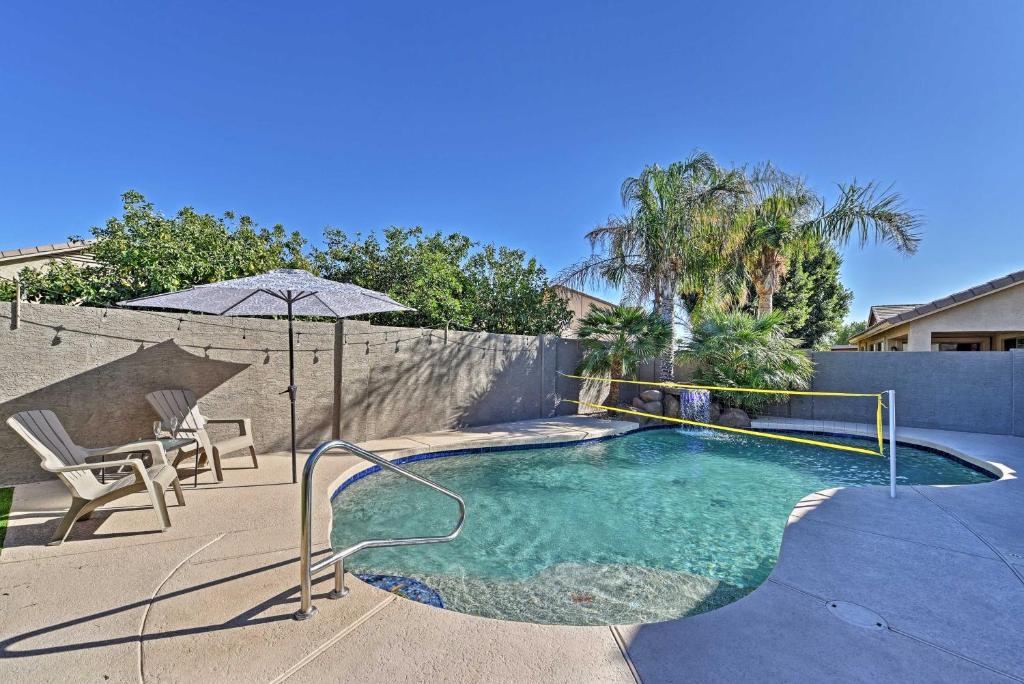 Photo de la galerie de l'établissement Arizona Retreat with Heated Pool, Fire Pit and Grill!, à Surprise