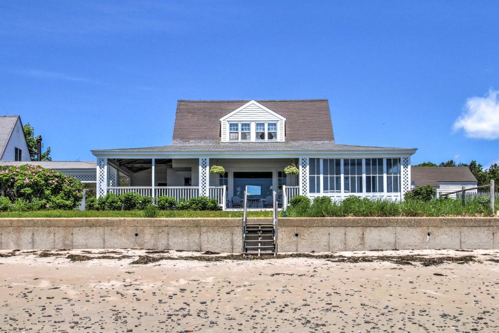 Kennebunk Cottage with Private Beach and Ocean Views!, Kennebunk