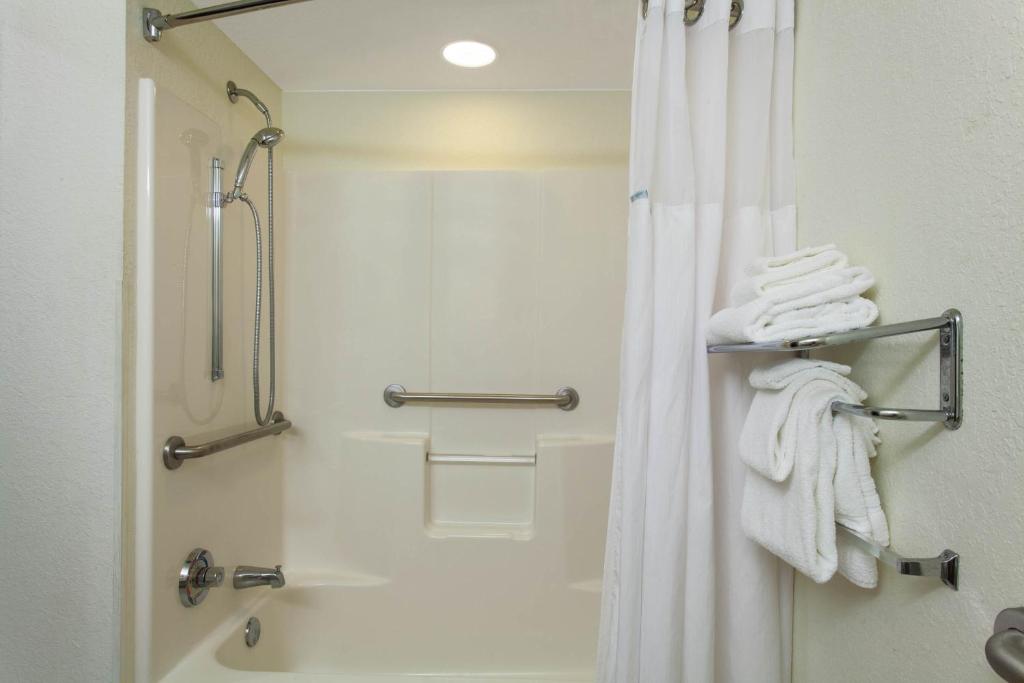 Microtel Inn and Suites by Wyndham - Lady Lake/ The Villages - 1 Queen Bed, Accessible Studio Suite, Non-Smoking