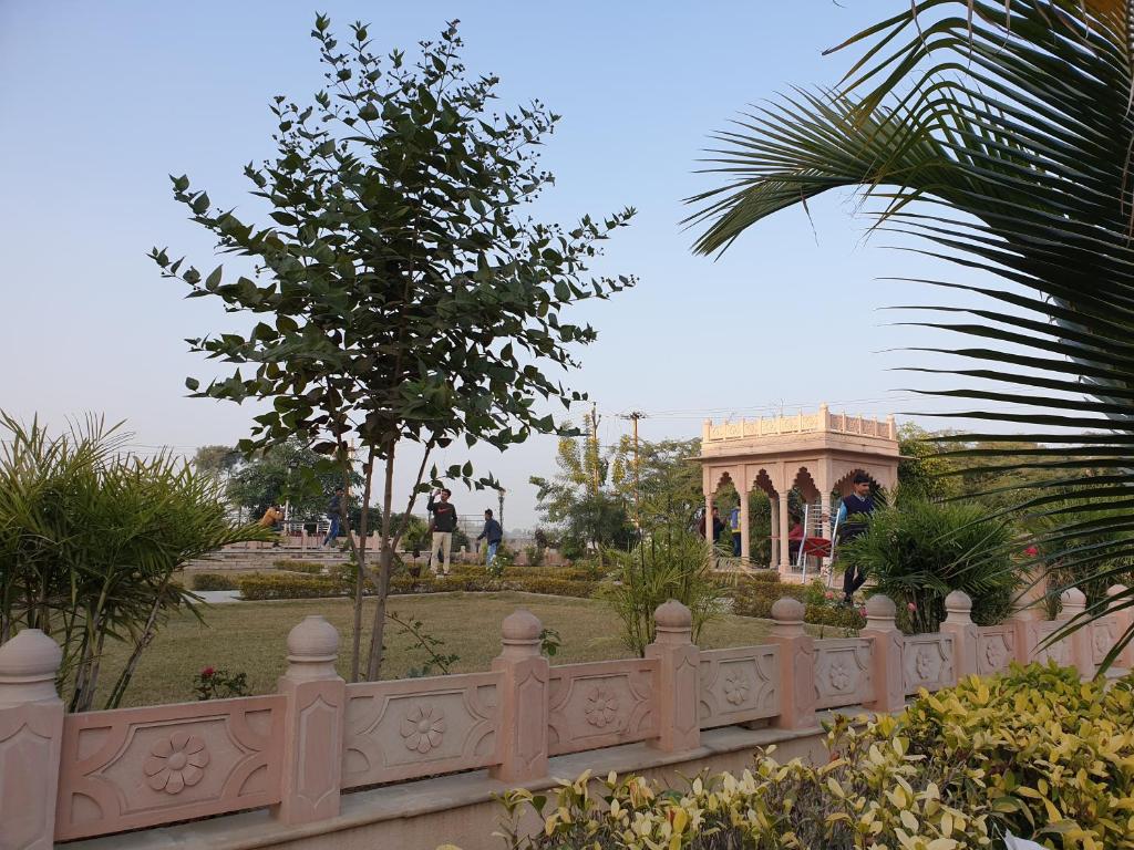 Shubhim Hotel & Resort MIDWAY TREAT MPT FRANCHISE - Standaard Familiekamer