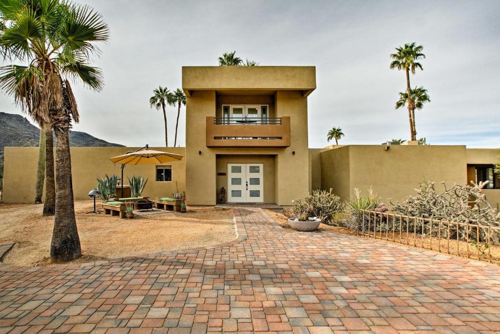 Carefree Casita with Mtn View and Pool and Hot Tub Access