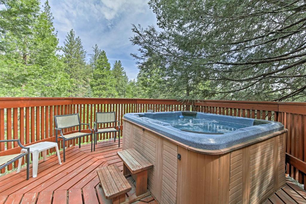 Cozy Lake Arrowhead Cabin with Hot Tub and Deck! - Housity