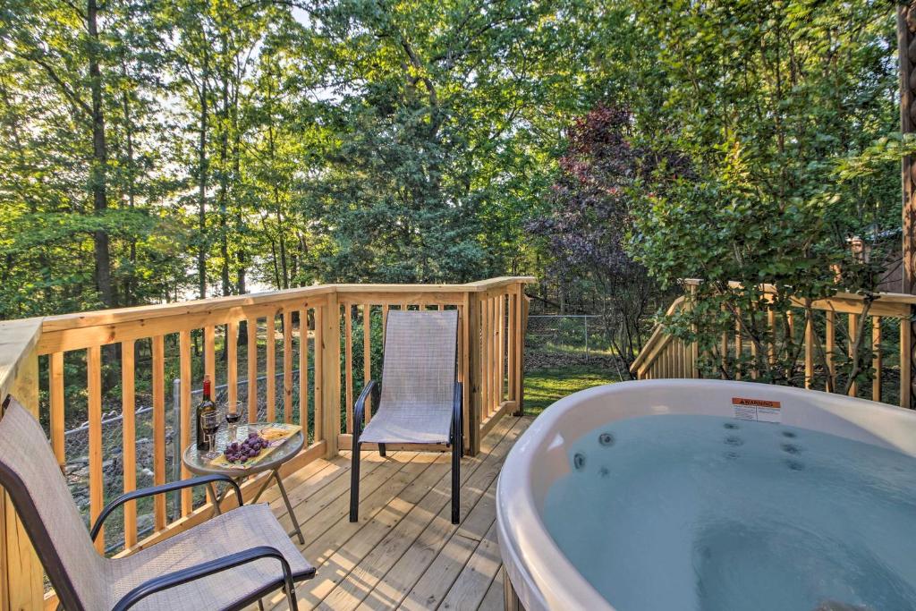 Cabin on Table Rock Lake with Hot Tub and Fire Pit!, Blue Eye – Updated  2024 Prices