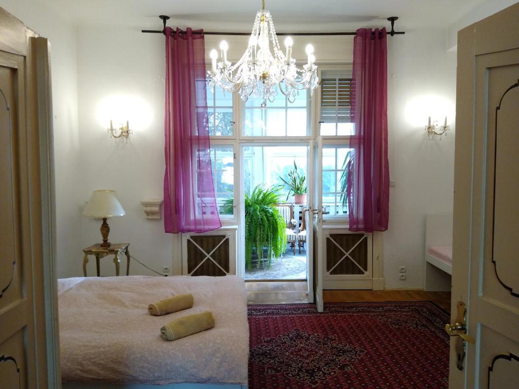 Postel nebo postele na pokoji v ubytování Rooms in Prague-BIG+Comfy