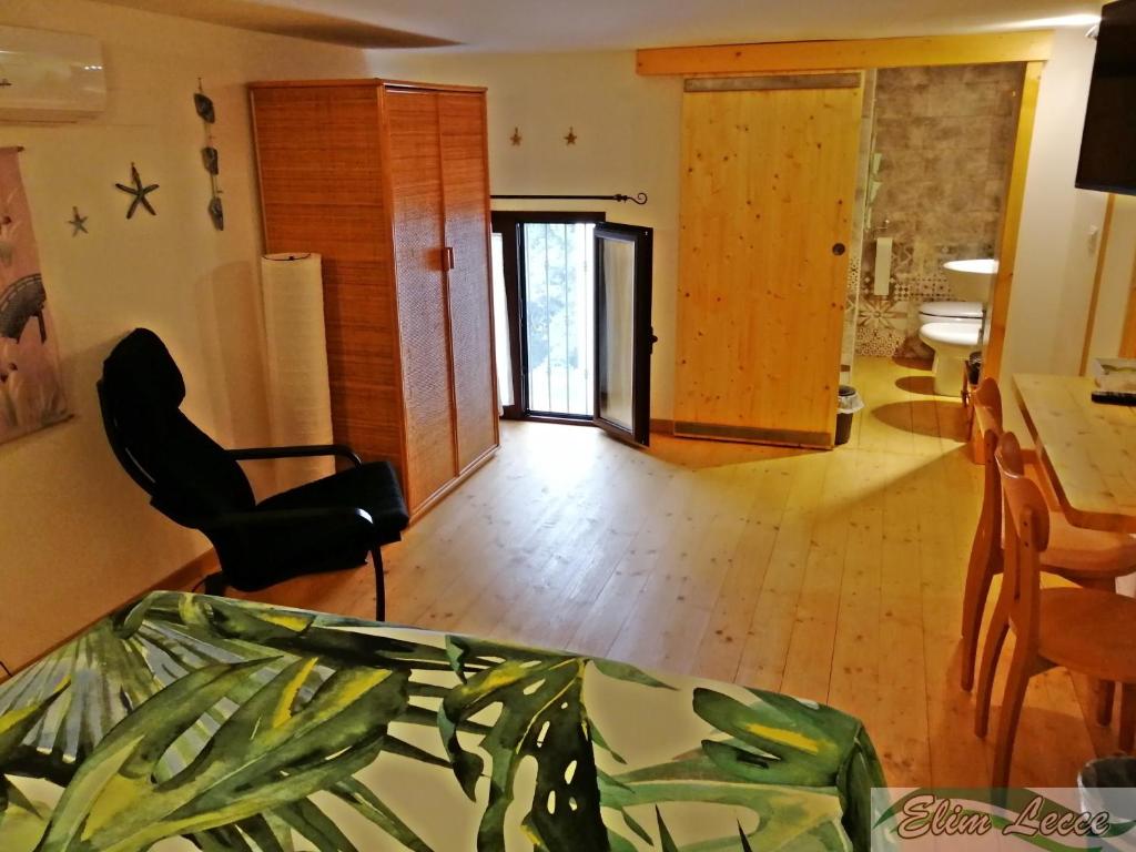 Posezení v ubytování Elim Suite & Rooms