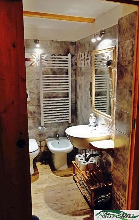 Koupelna v ubytování Elim Suite & Rooms