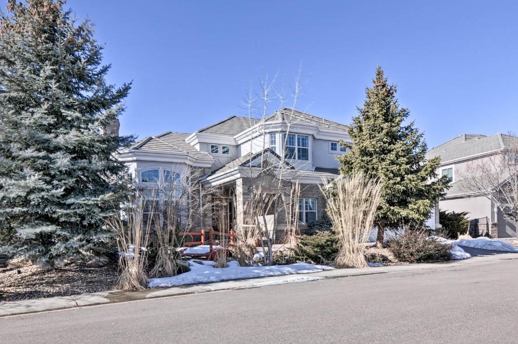 Spacious and Elegant Lone Tree Home Rental with Deck!, Lone Tree