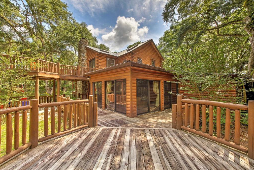 Log Cabin Sanctuary in Inverness with Furnished Deck