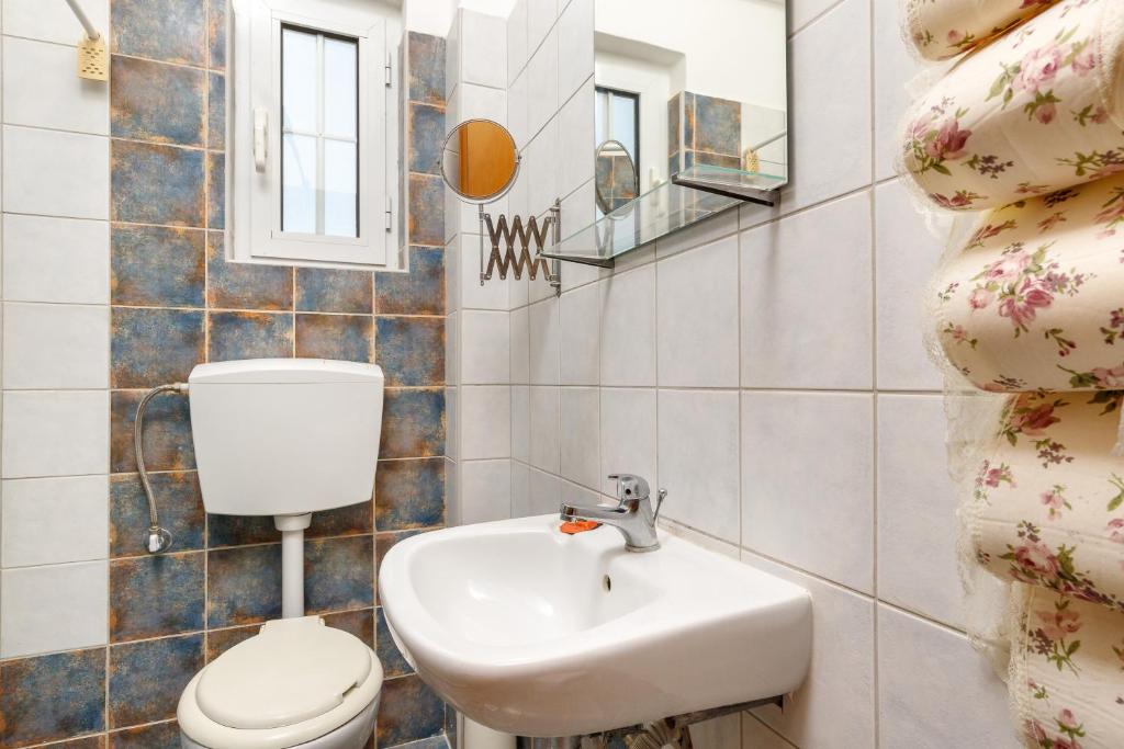 Zefyros Apartments and House - 3