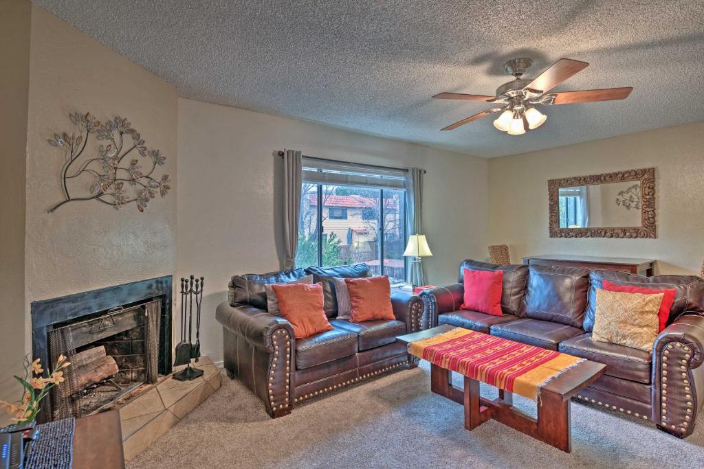Fotografie z fotogalerie ubytování Southwest-Style Condo with Seasonal Pool in Sedona! v destinaci Sedona
