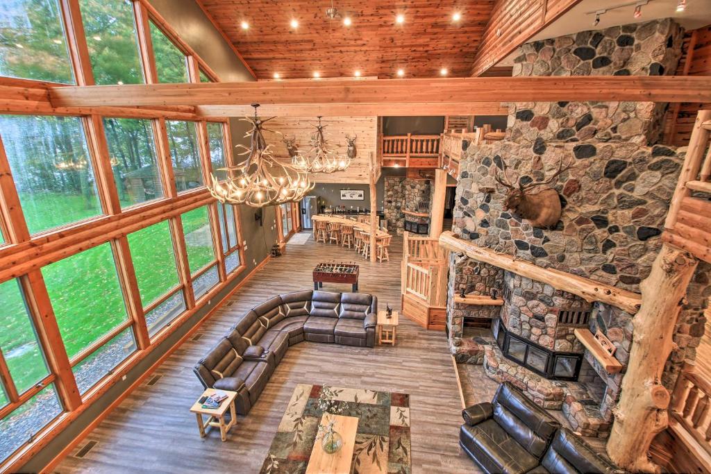 Istumisnurk majutusasutuses Waterfront Lake Mille Lacs Lodge with Deck and Grill!