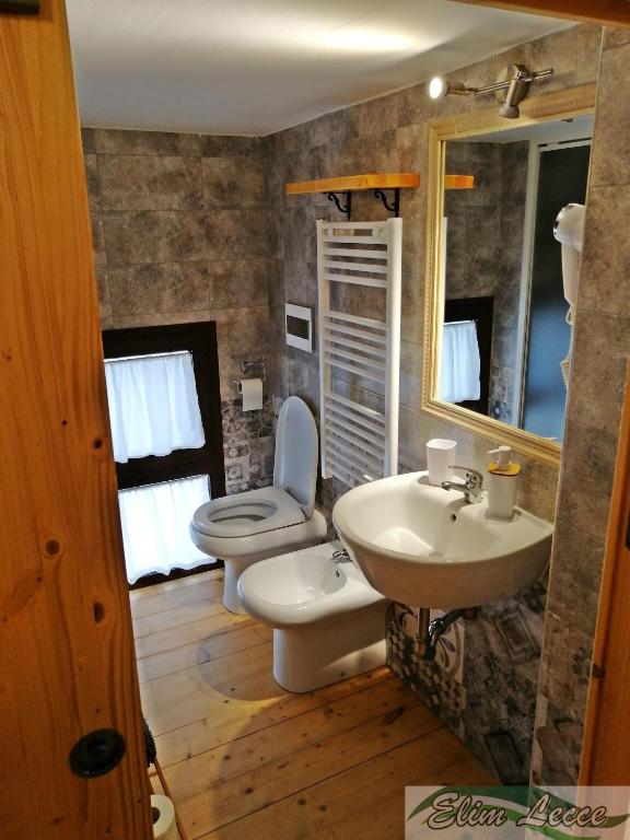 Koupelna v ubytování Elim Suite & Rooms