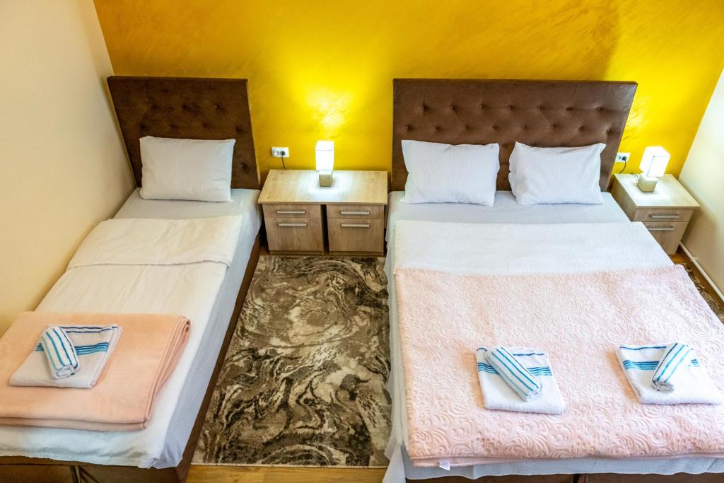 Postel nebo postele na pokoji v ubytování Vujisić Apartment in the City Center
