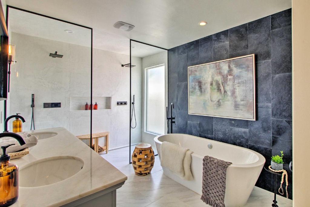 Luxury Albuquerque Home with Pool, Deck, and Hot Tub! - Maison De Vacances