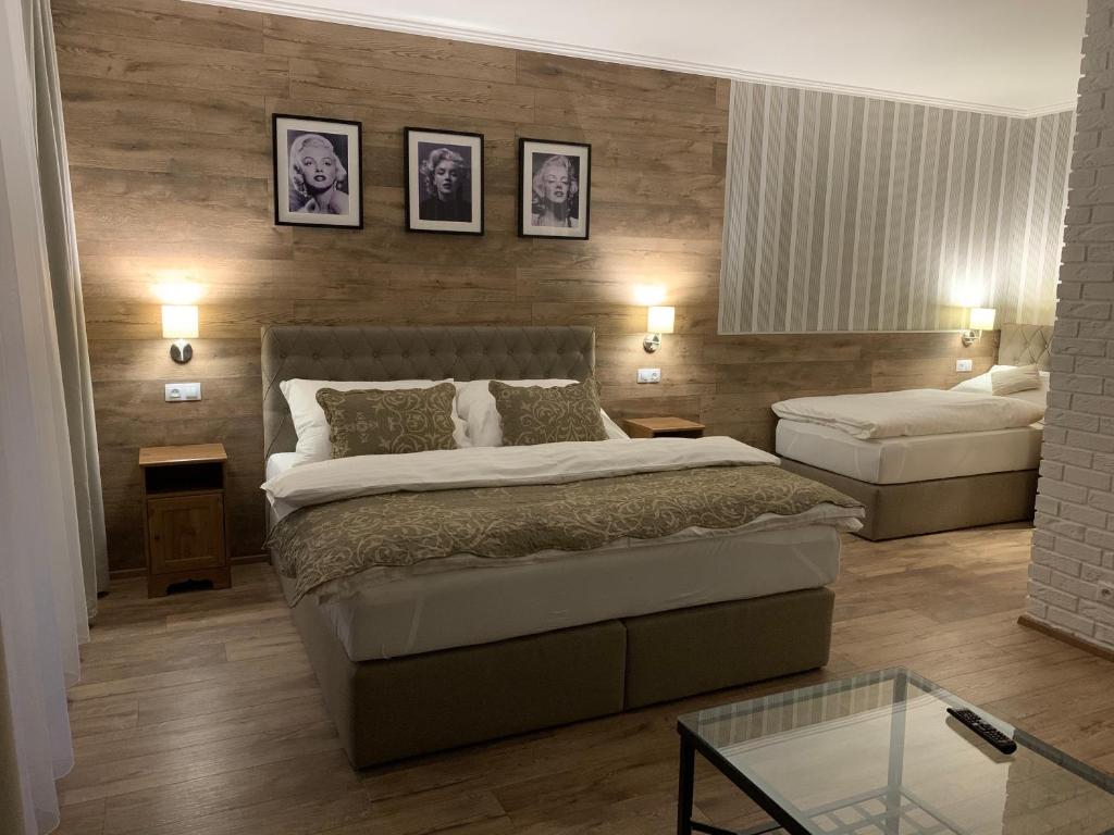 Ένα ή περισσότερα κρεβάτια σε δωμάτιο στο Pension Vzhůru nohama Jáchymov