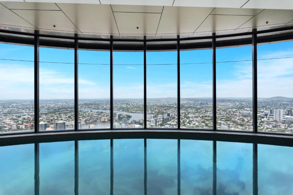 een uitzicht op de stad vanaf de top van een gebouw bij Brisbane Skytower by CLLIX in Brisbane