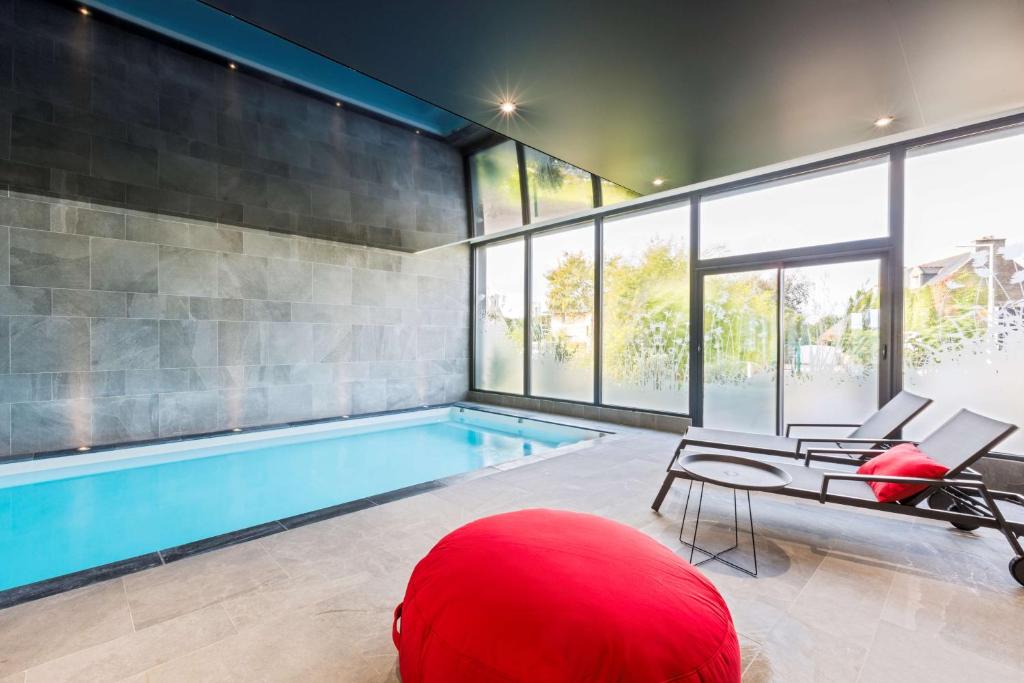 Bazén v ubytování Best Western Plus Europe Hôtel Brest nebo v jeho okolí