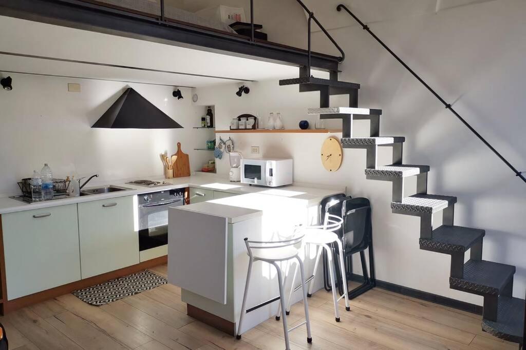 Η κουζίνα ή μικρή κουζίνα στο STUDIO LOFT in the CENTER SANREMO FOR 3 PEOPLE