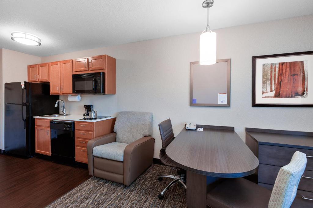 Candlewood Suites Medford by IHG photo